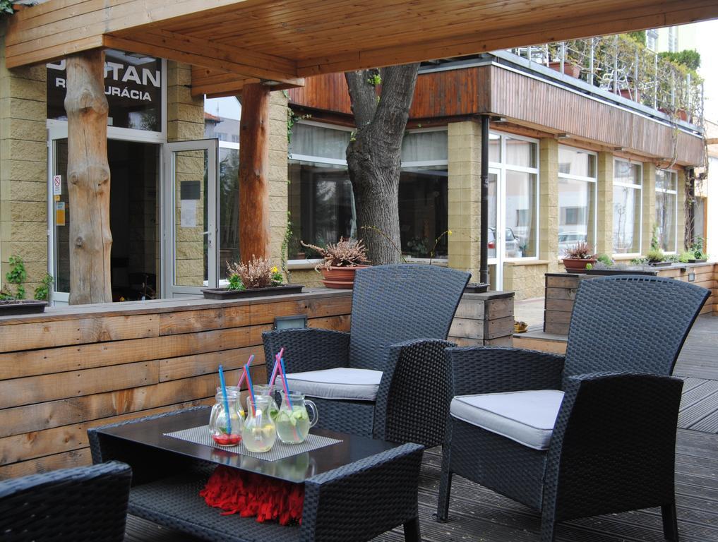 Hotel Dastan Levice Dış mekan fotoğraf