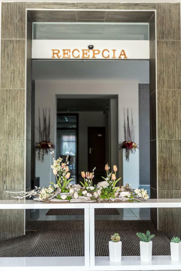 Hotel Dastan Levice Dış mekan fotoğraf