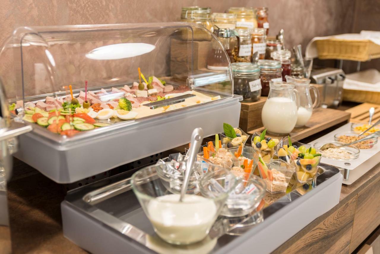 Hotel Dastan Levice Dış mekan fotoğraf